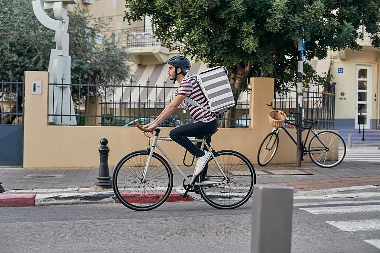 השליחים החדשים. Deli By Yango (צילום: מיכל גור)