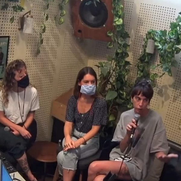 מתוך השידורים בתדר 