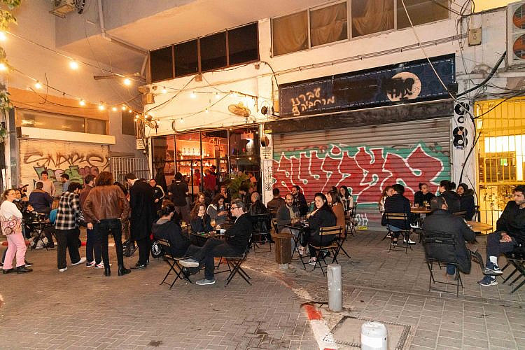 קרס אותם בניין. קליפורניה (צילום: דין אהרוני רולנד)