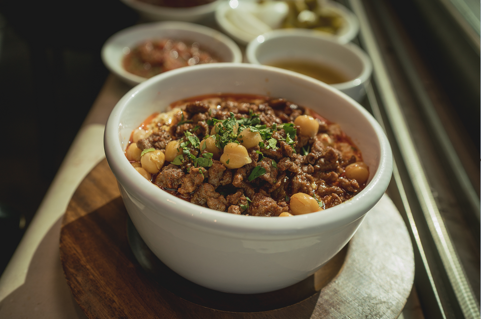 כל יום הוא יום טוב לאכול בו פאטה. ממטעמי החג ברחוב יפת (צילום: אילן ספירא)