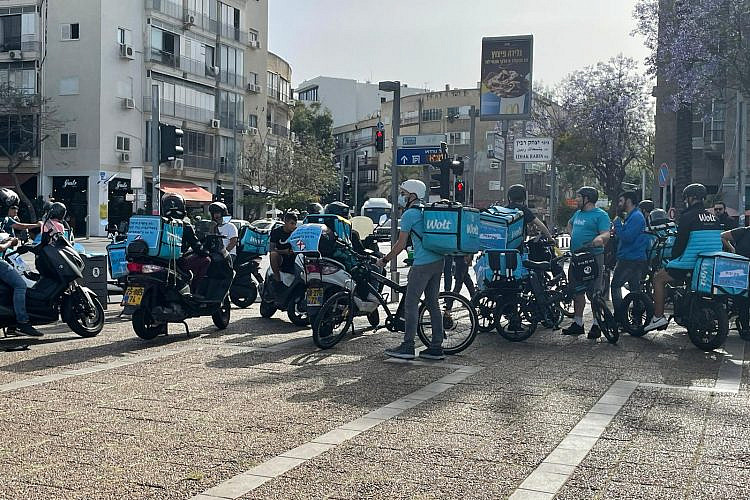 מחאת שליחי וולט בכיכר רבין. צילום: תומי שטוקמן