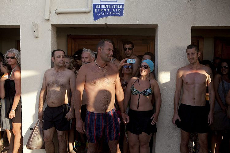 אנחנו לא יכולים לעזור לכם עם מצבים מביכים עם זרים. אזעקה בחוף הים. צילום: GettyImages