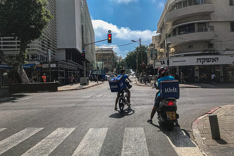 ידרוס אותנו או לא ידרוס אותנו, זו השאלה (צילום: שאטרסטוק \\ למצולמים אין קשר לכתבה)