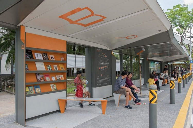 תחנת אוטובוס בסינגפור. צילום: Infocomm Media Development Authority