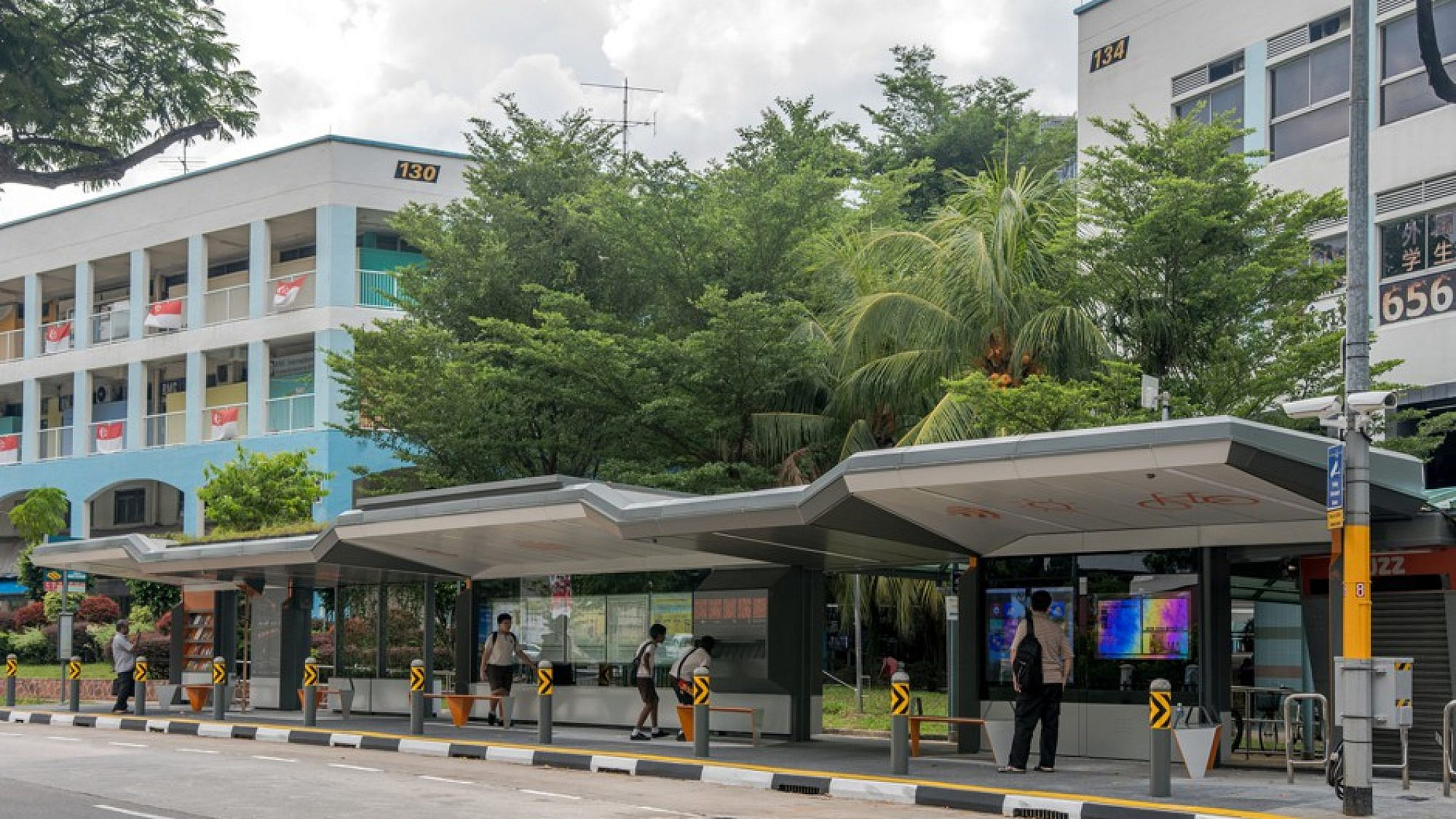 תחנת אוטובוס בסינגפור. ככה ניתן לעשות את זה יותר טוב. צילום: Infocomm Media Development Authority