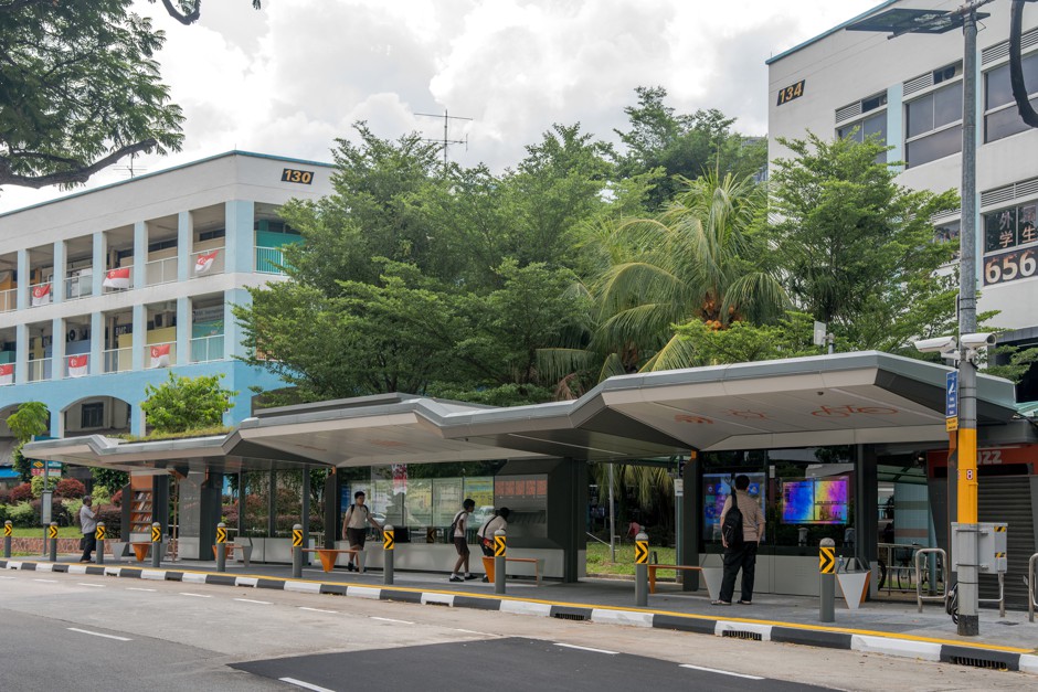 תחנת אוטובוס בסינגפור. ככה ניתן לעשות את זה יותר טוב. צילום: Infocomm Media Development Authority