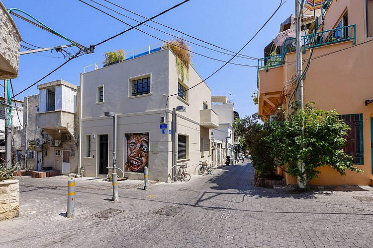 כל השכונה על עמודים. כרם התימנים (צילום: גיא יחיאלי)