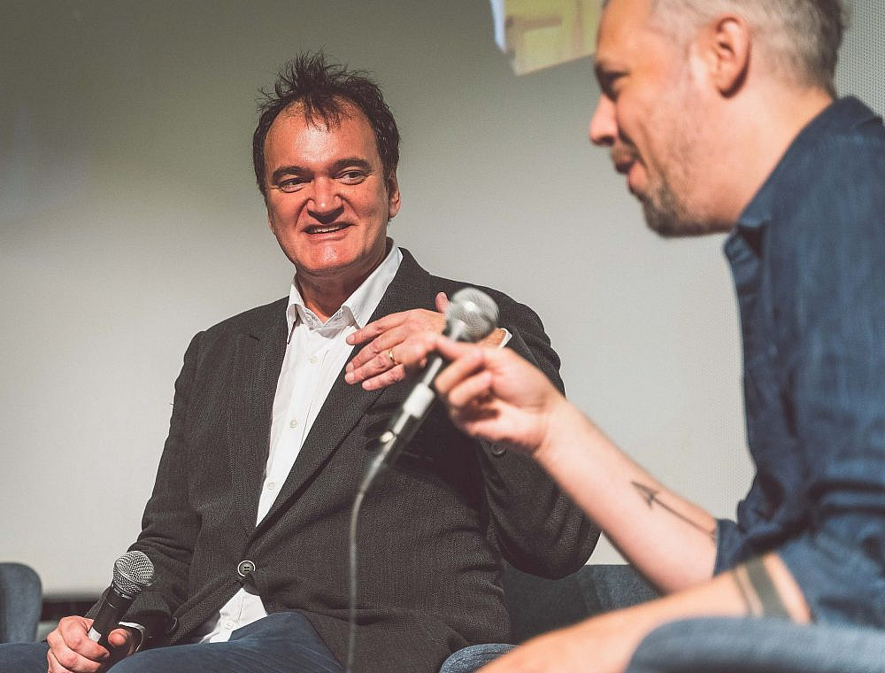 קוונטין טרנטינו ונבות פפושדו בפאנל בפסטיבל הקולנוע בירושלים (צילום: איתמר גינצבורג)