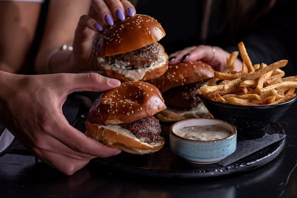 מיני בורגר כמהין של מסעדת DOHA | צילום: דוד ששון