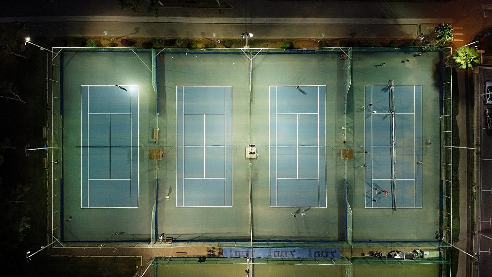 נו תראו איזו תאורה מושלמת. מרכז הטניס ביד אליהו (צילום: שאטרסטוק)
