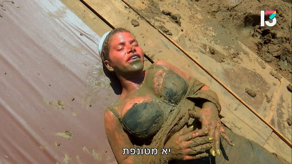 קצת צואת שוורים לא הרגה אף אחד. ג'קי, "הישרדות" (צילום מסך: רשת 13)
