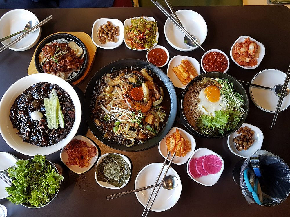 לא על הקימצ'י לבדו. אוכל קוריאני (צילום: שאטרסטוק)