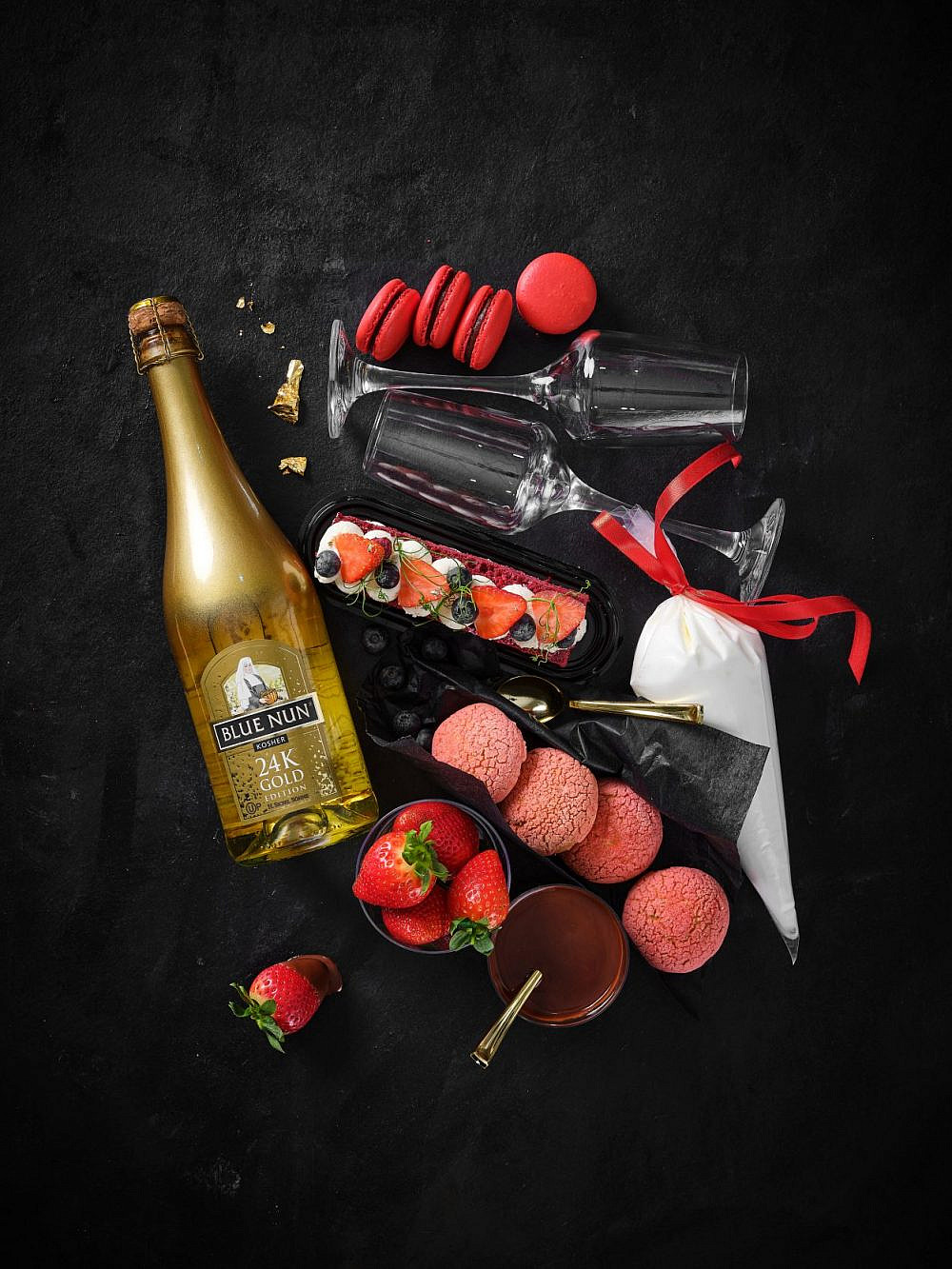 מסינדיז באהבה (צילום גיל אבירם)