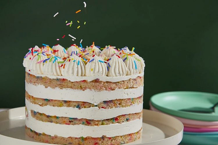 עוגת יומולדת של אנטיקוביץ׳. צילום: יהונתן בן חיים