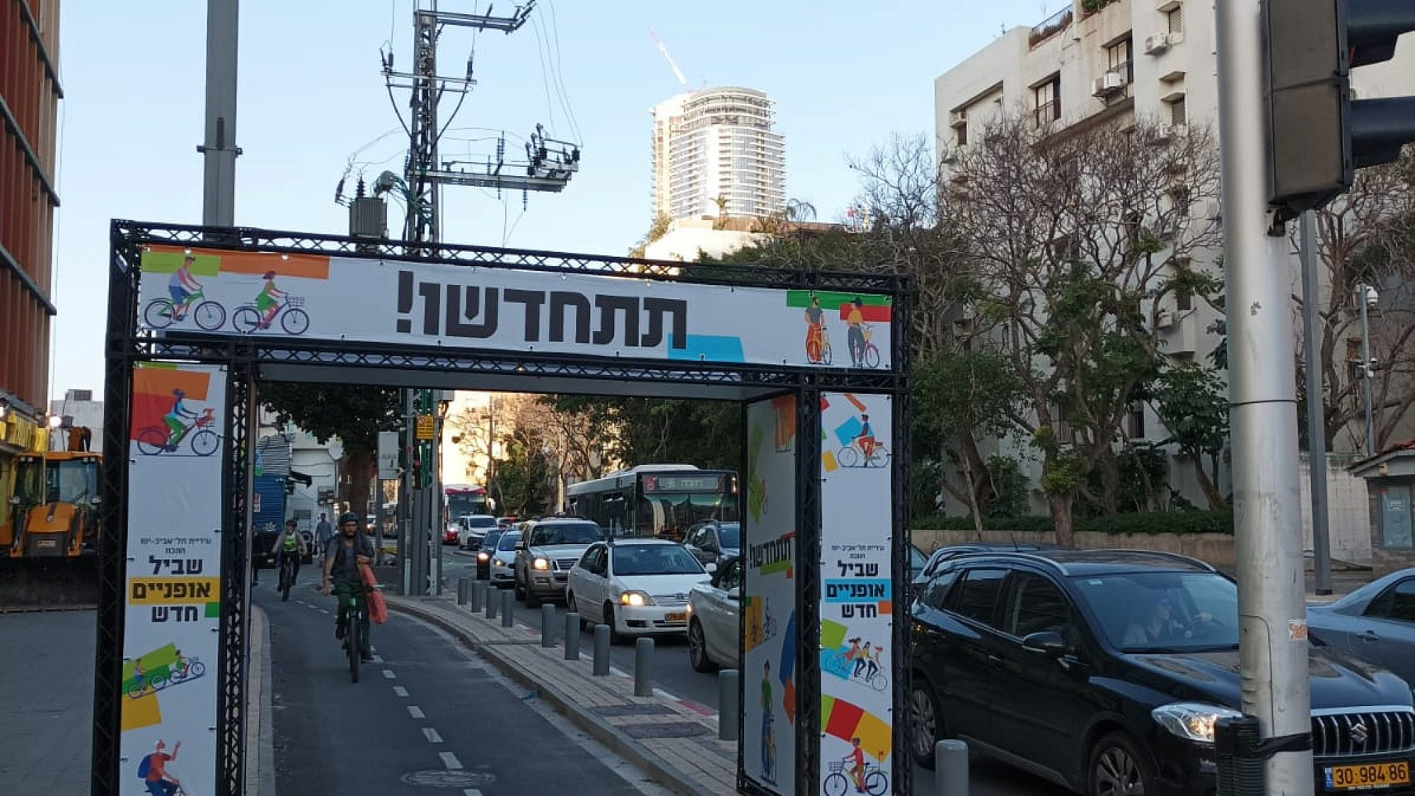 שער לשביל האופניים החדש ביגאל אלון (צילום באדיבות דוברות עיריית ת"א-יפו)