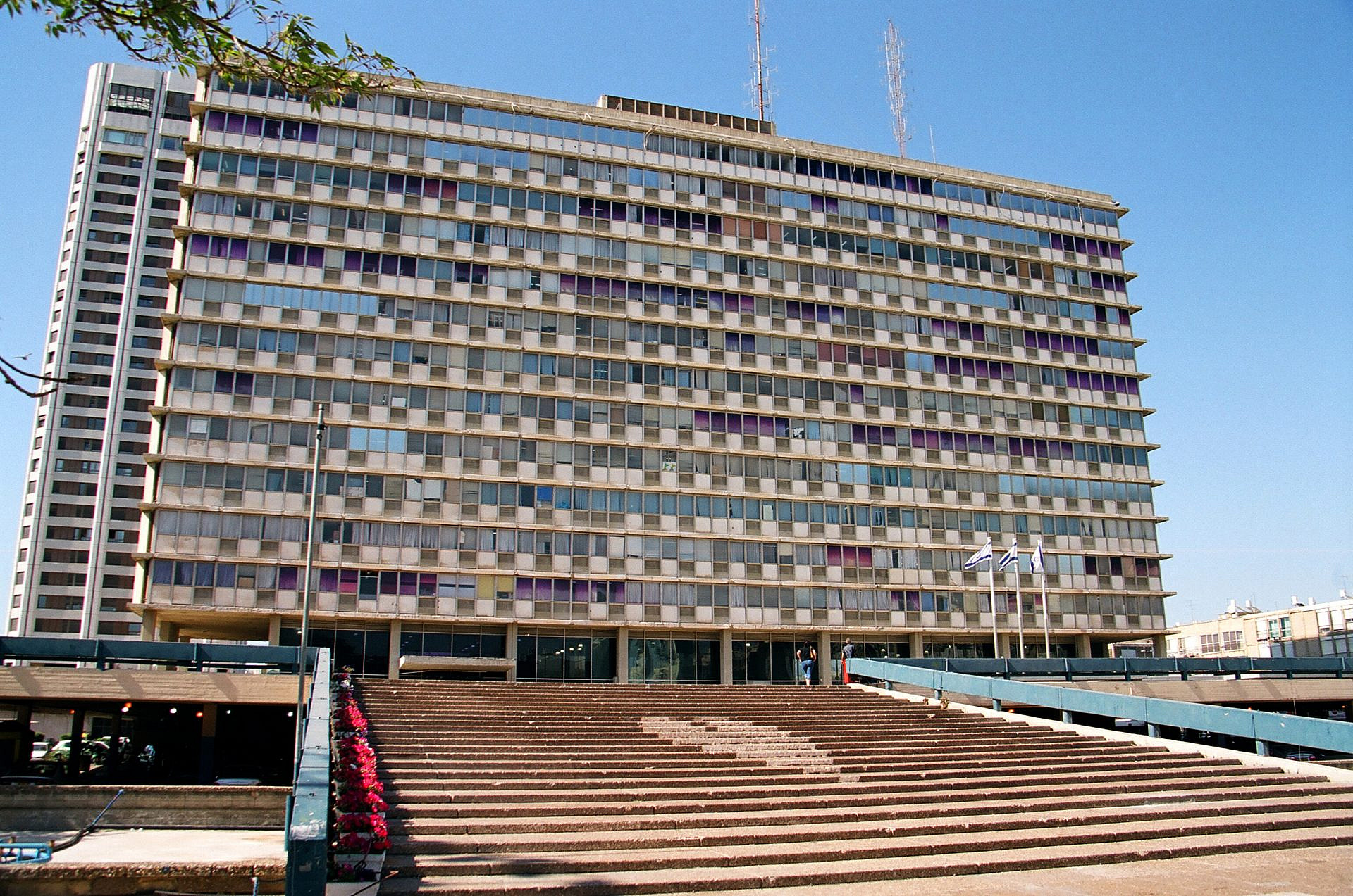 כל החלטה שמתקבלת כאן היא פוליטית. בניין עיריית ת"א-יפו (צילום: shutterstock) כל החלטה שמתקבלת כאן היא פוליטית. בניין עיריית ת"א-יפו (צילום: shutterstock)