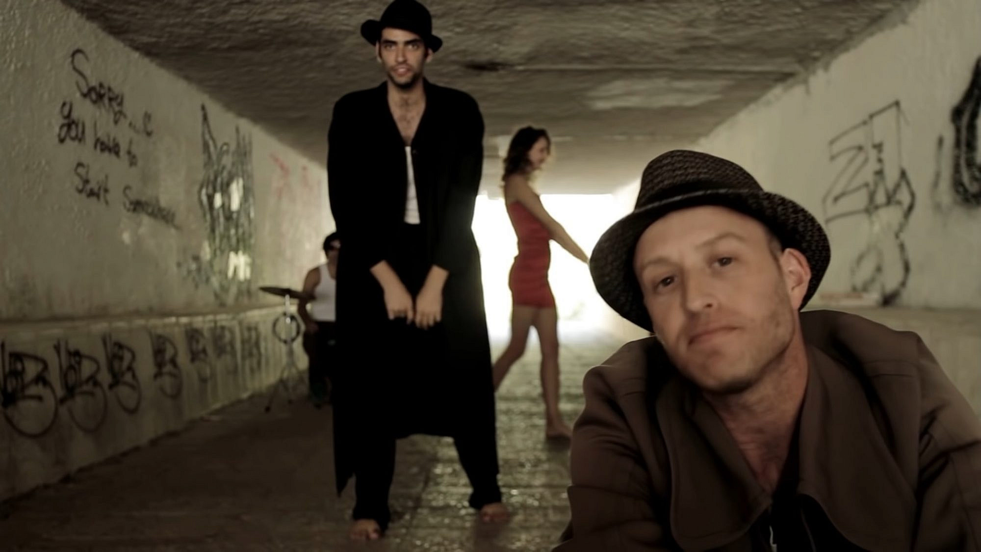 עמית אולמן, ג'ימבו ג'יי וחברי "העיר הזאת". צילום: מתוך יוטיוב עמית אולמן, ג'ימבו ג'יי וחברי "העיר הזאת". צילום: מתוך יוטיוב