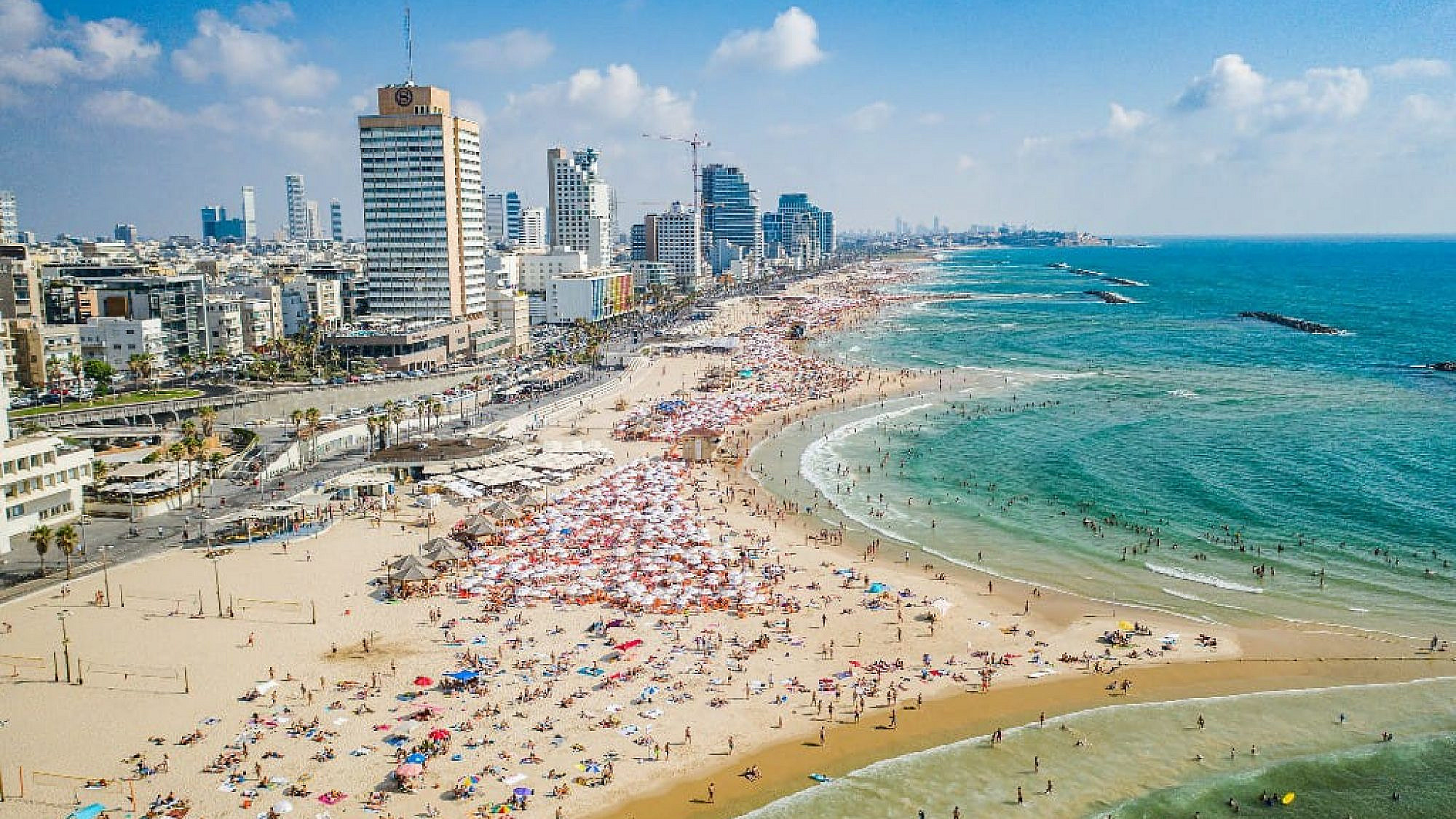 חופי תל אביב, שוב סגורים. צילום: ברק ברינקר