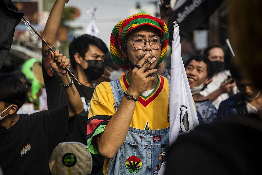 תרבות קנאביס מפותחת. מצעד הליגליזציה התאילנדי, אפריל 2022 (צילום: גטי אימג'ס)
