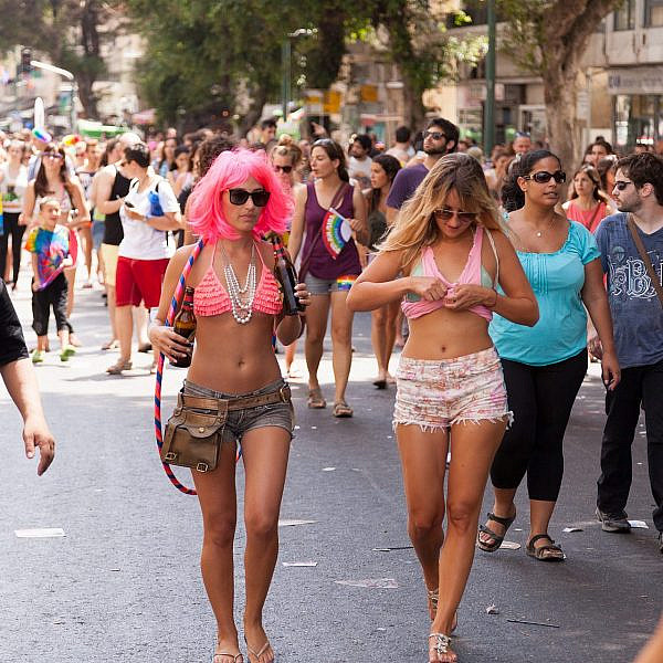 תיירות בעירן. צילום: shutterstock