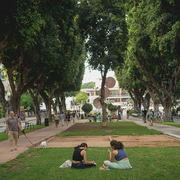 הכי שקט בעין הסערה. שדרות רוטשילד (צילום: אילן ספירא)