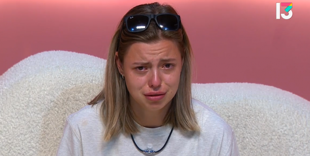 אוהב לא אוהב אוהב לא אוהב שוב לקטוף עלי כותרת. מרינה. "האח הגדול". צילום מסך/ רשת 13