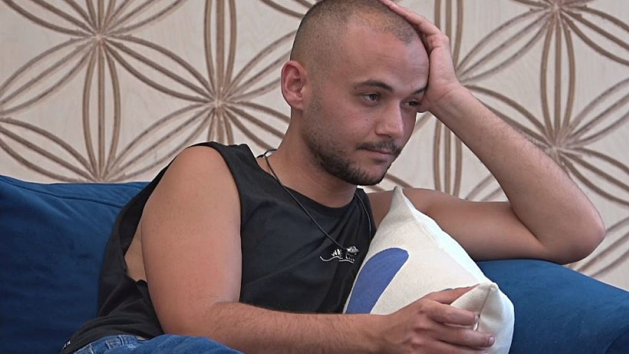 מה אתה עושה?! היית בדרך הישר. שרון. "האח הגדול". צילום מסך/רשת 13 מה אתה עושה?! היית בדרך הישר. שרון. "האח הגדול". צילום מסך/רשת 13