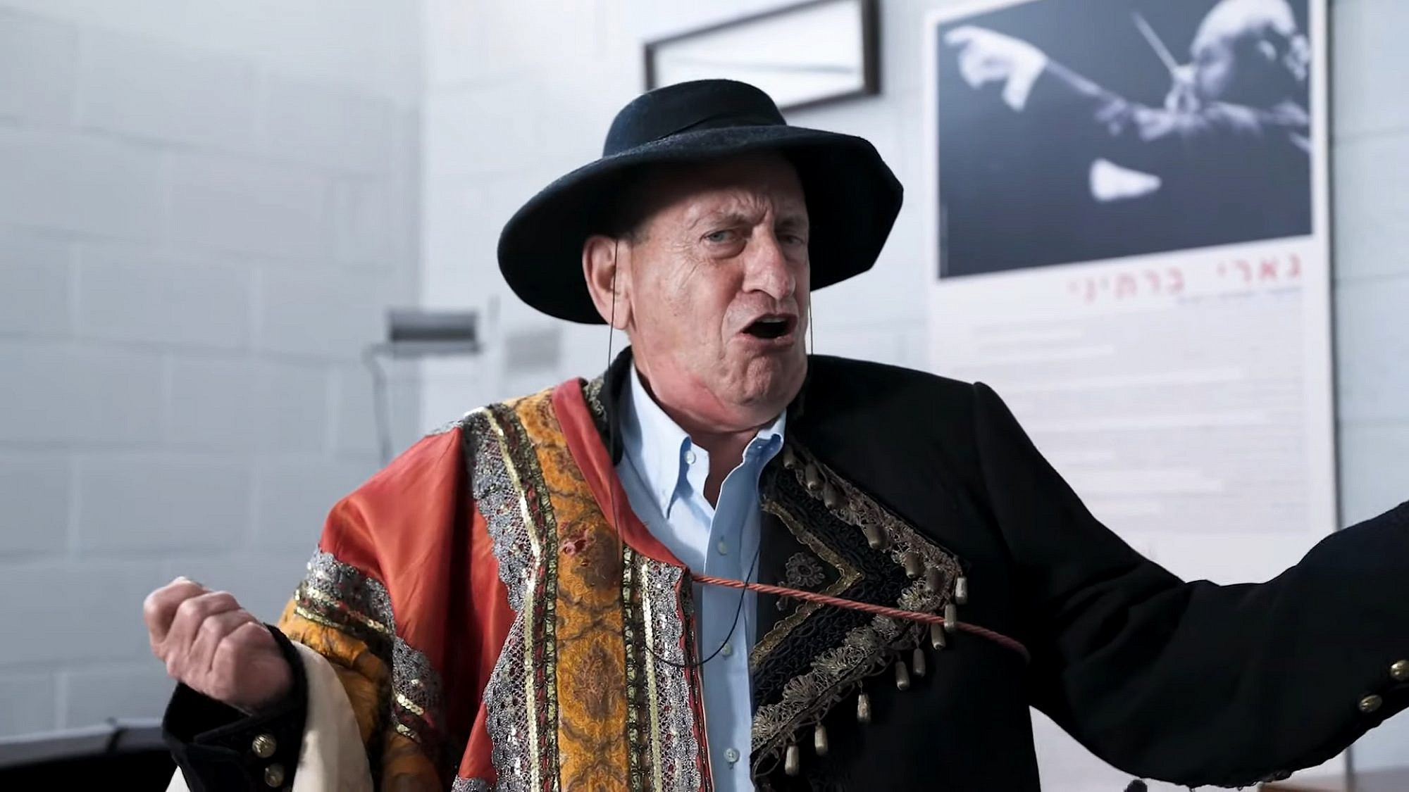 קטעי קישור היתוליים או תעמולת בחירות? רון חולדאי מזמין לכרמן בפארק, 2022 (צילום מסך: מתוך עמוד היוטיוב של האופרה הישראלית)