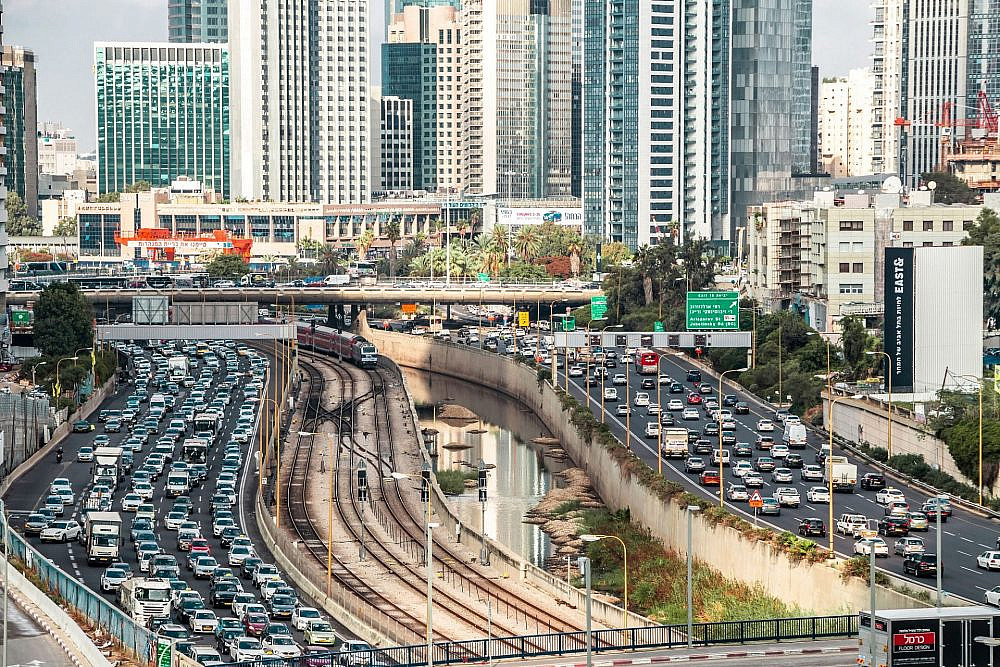 מה פיד תחבורה היה עושה. פקק בנתיבי איילון (צילום: שאטרסטוק) מה פיד תחבורה היה עושה. פקק בנתיבי איילון (צילום: שאטרסטוק)