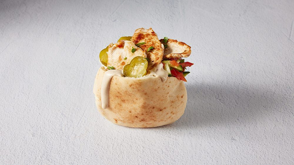 פיתה עם חזה עוף ברוני בשרים | צילום: יונתן בן חיים, וולט ישראל פיתה עם חזה עוף ברוני בשרים | צילום: יונתן בן חיים, וולט ישראל