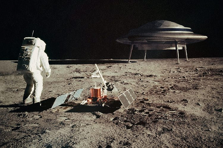 הנה ההוכחה: הדיפ סטייט מסתיר חייזרים על הירח כדי להפליל את טראמפ (צילום: שאטרסטוק)