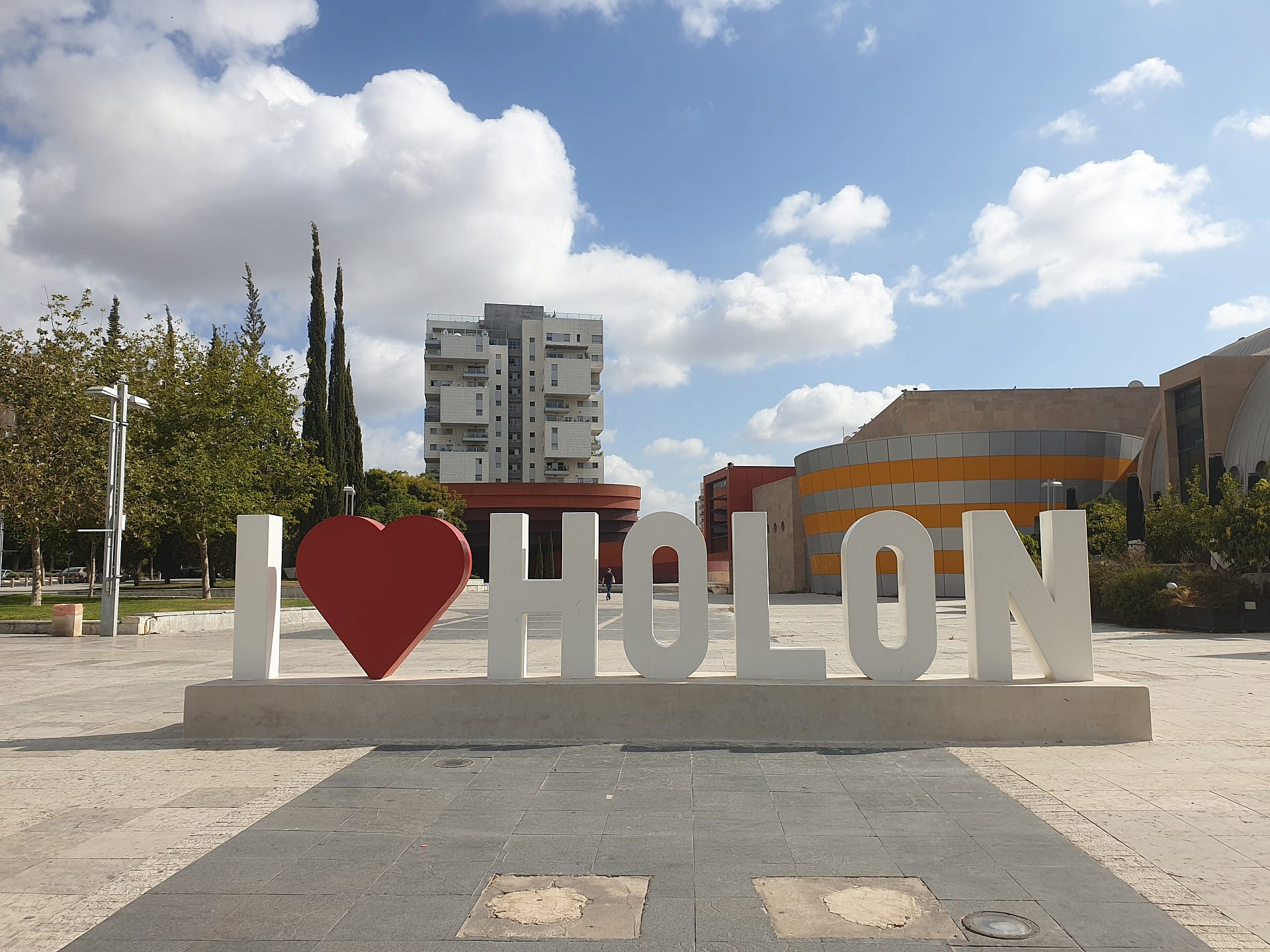 למדתי לאהוב אותה, ודרכה את הישראליות. חולון (צילום: שאטרסטוק)