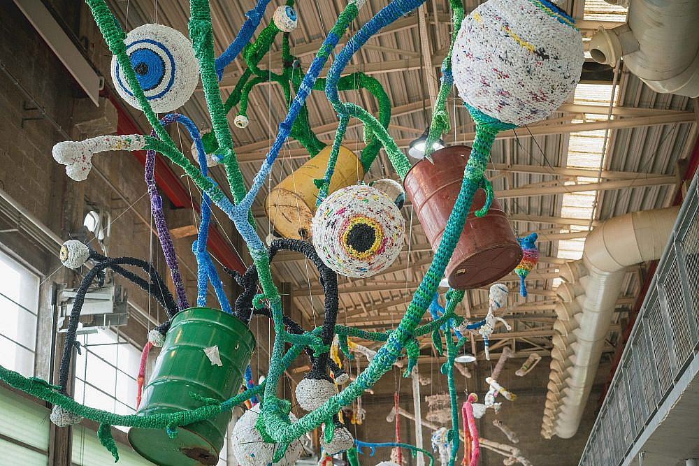 גיל יפמן, תערוכה בחירייה. צילום: אילן ספרא