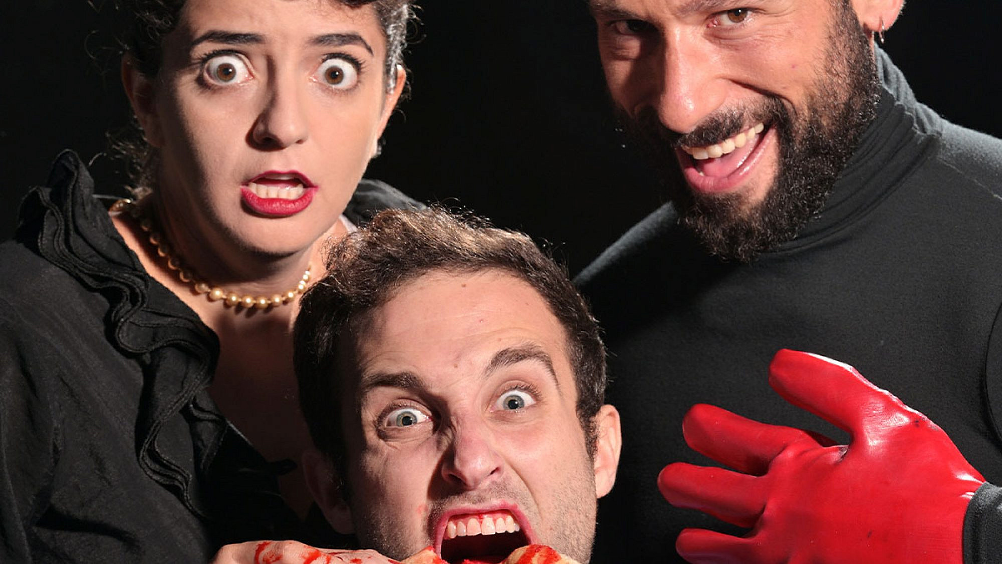 מתוך "אבנר כתפיים", מחזה האימה של בן סגרסקי (צילום: יוסי צבקר)