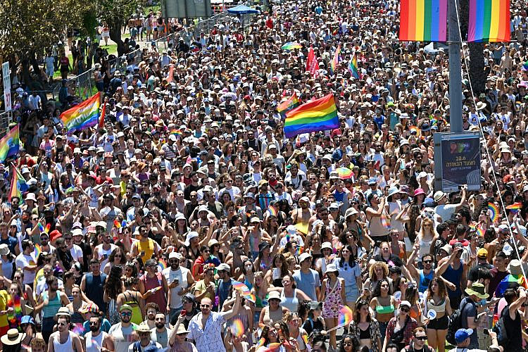 אנשים במקום כבישים. מצעד הגאווה 2022 (צילום: אלכסי רוזנפלד/גטי אימג'ס)
