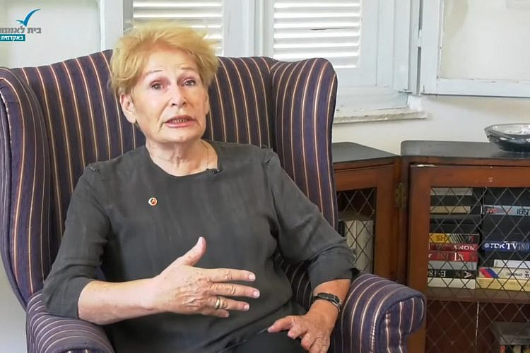 שרה ברייטברג סמל ז"ל (צילום מסך מתוך עמוד היוטיוב "בית לאמנות ישראלית")