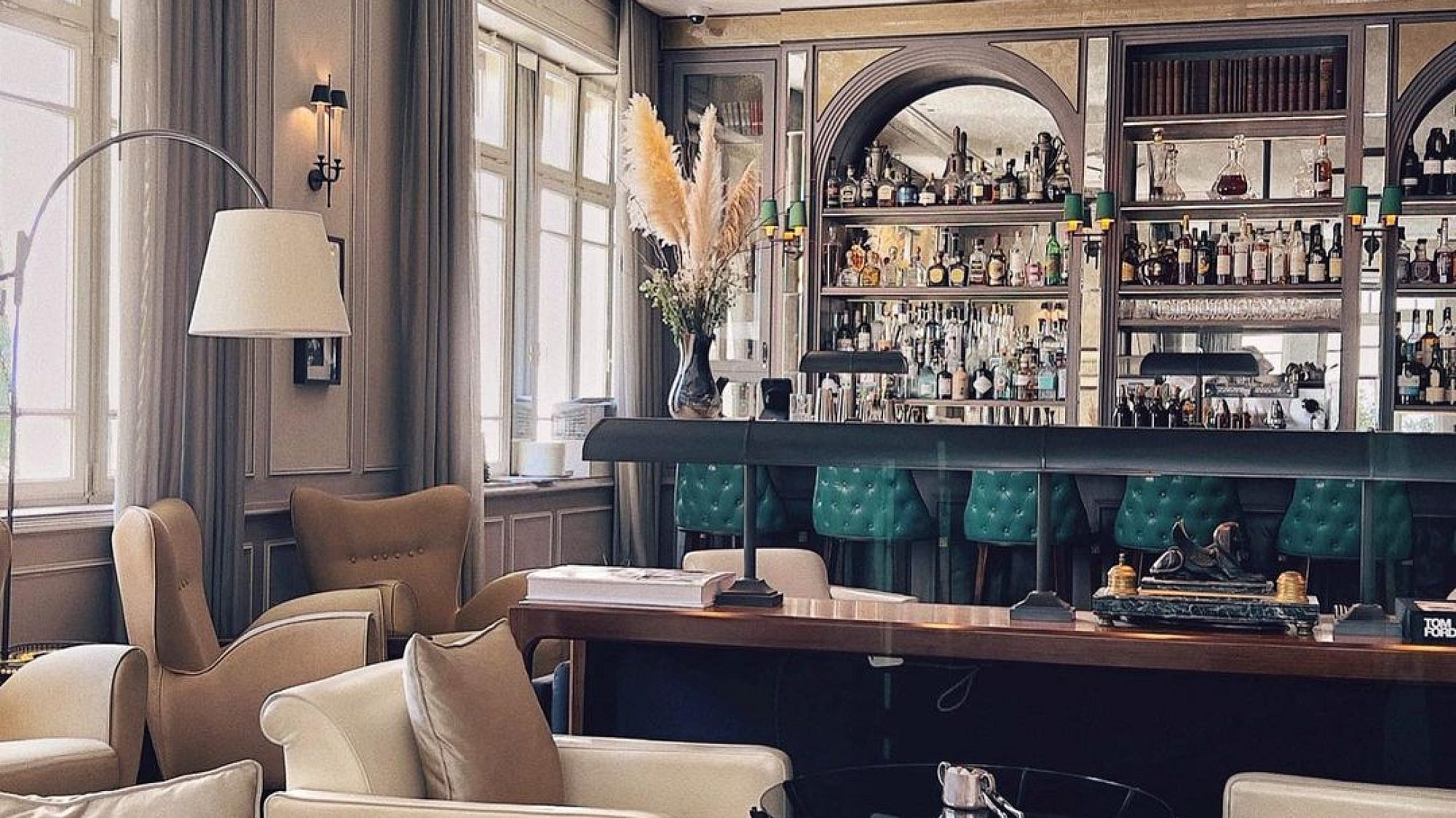 אנחנו עדיין לא בטוחים שזה באמת בתל אביב. לייבררי בר (צילום: אינסטגרם/ thelibrarybartlv)