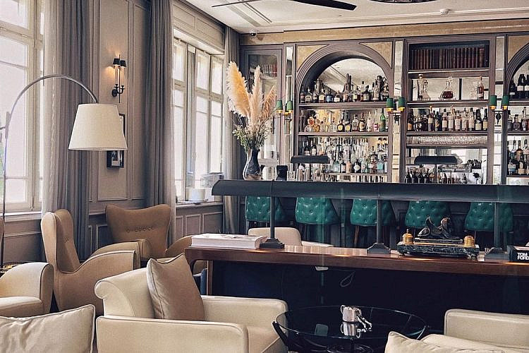 אנחנו עדיין לא בטוחים שזה באמת בתל אביב. לייבררי בר (צילום: אינסטגרם/ thelibrarybartlv)