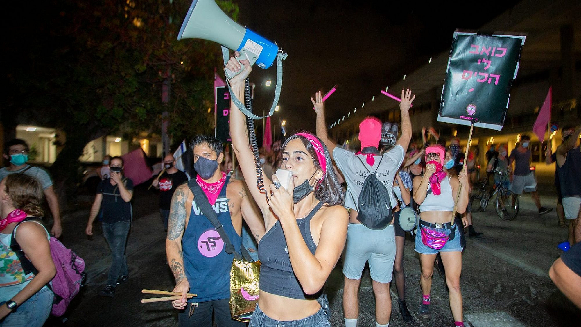 נשים עושות מחאה. ראשון בכיכר הבימה (צילום: אלכס אידלמן/שאטרסטוק)