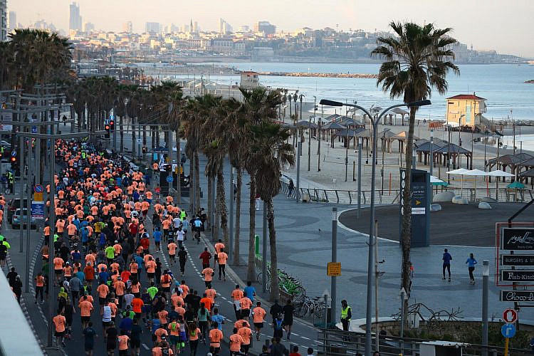 רצים ומוחים. מרתון תל אביב ב-2022 (צילום באדיבות מרתון פלייטיקה תל אביב)