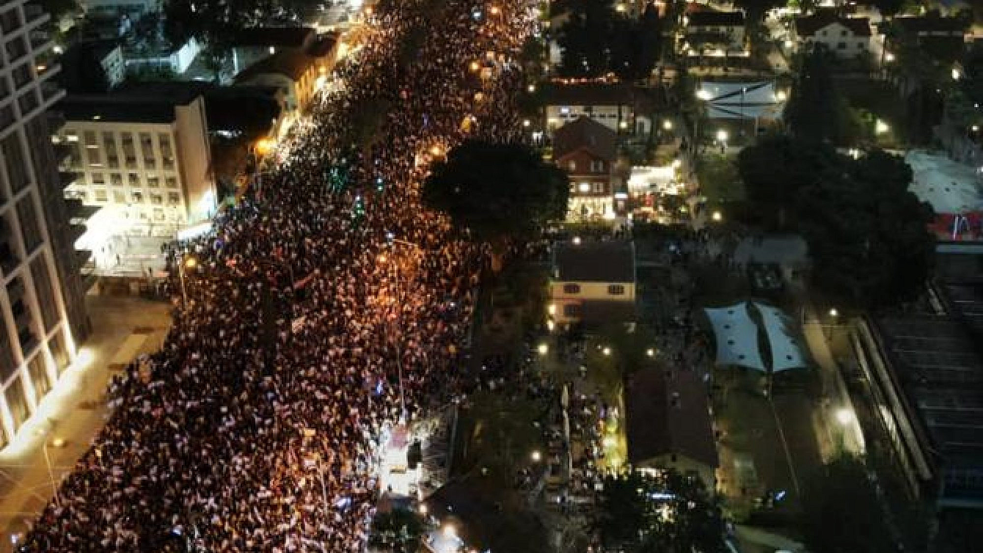 שבוע עשירי של עמידה נחושה. מחאת הדמוקרטיה, פברואר 2023 (צילום: אור אדר)