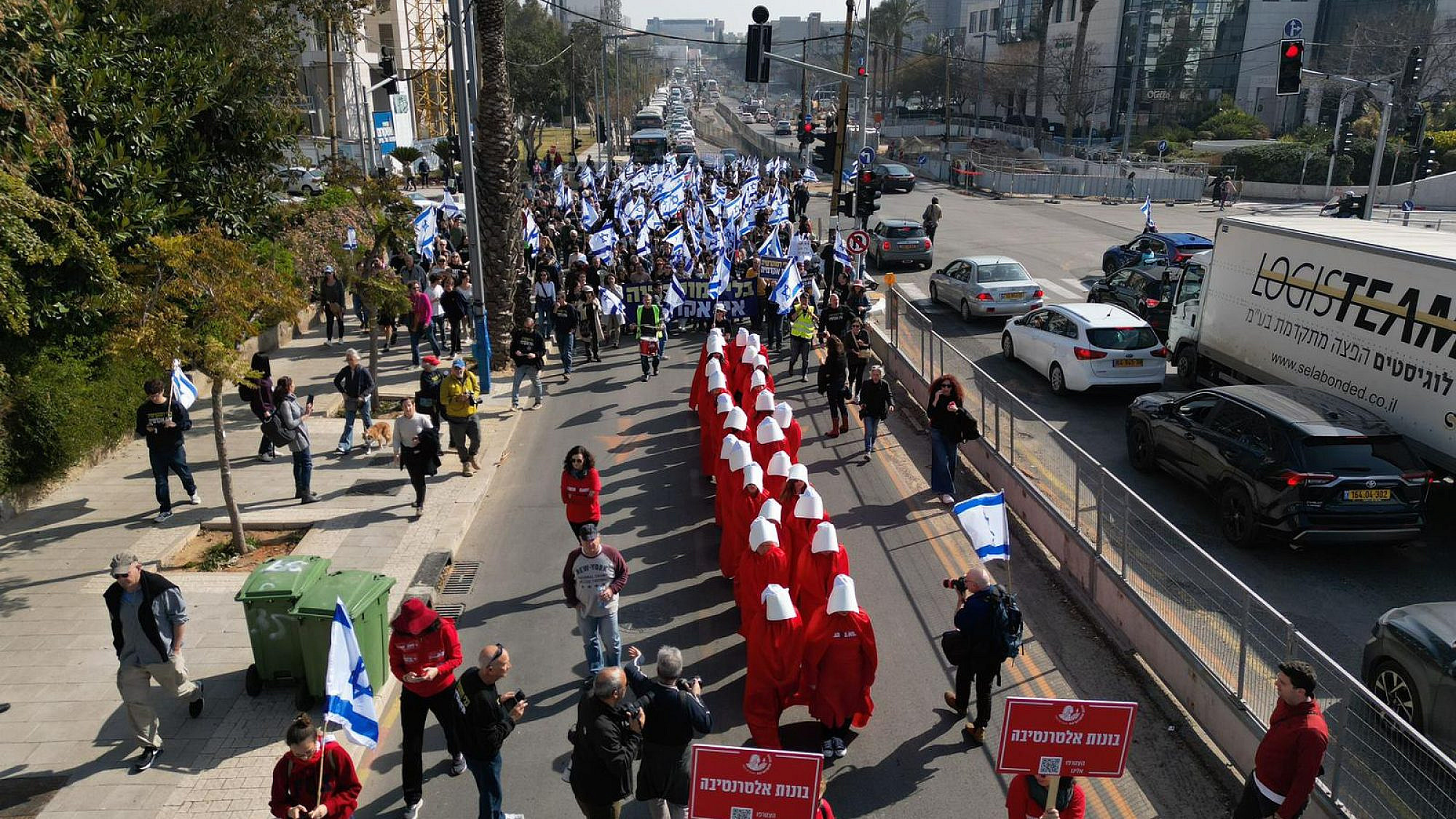 תחושת אסון כבדה. צעדת מחאה בצפון תל אביב, 20.2.23 (צילום: אמיר טירקל)