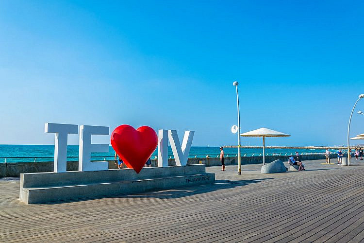 כמה אהבה בעיר אחת. הלב של נמל תל אביב (צילום: שאטרסטוק)