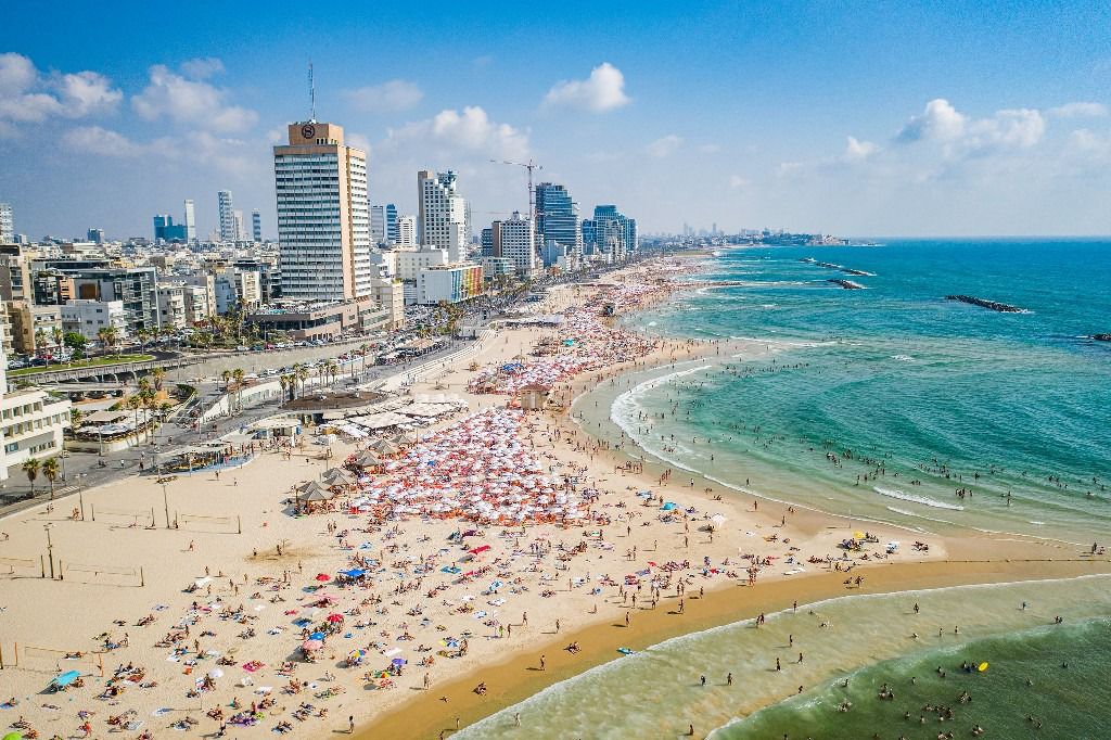 אין יותר תל אביב מזה. רצועת החוף של תל אביב (צילום: ברק ברינקר)