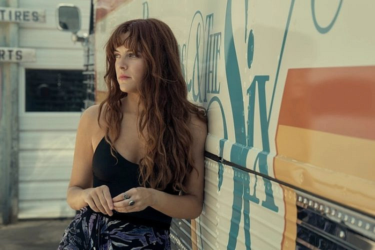 "דייזי ג'ונס והסיקס"