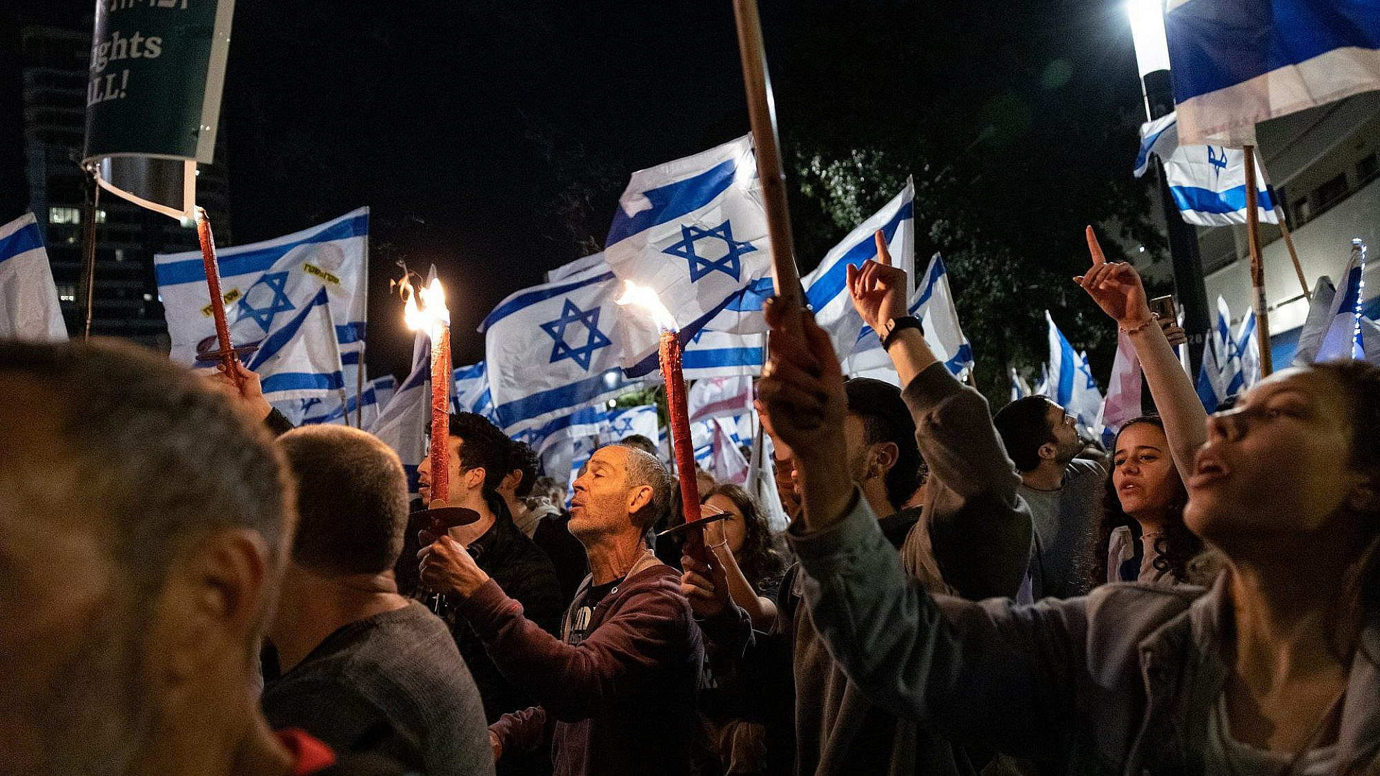 עוד שבת של התנגדות. מחאת הדמוקרטיה בקפלן, 18.3.23 (צילום: נועה רטינסקי/שאטרסטוק) עוד שבת של התנגדות. מחאת הדמוקרטיה בקפלן, 18.3.23 (צילום: נועה רטינסקי/שאטרסטוק)