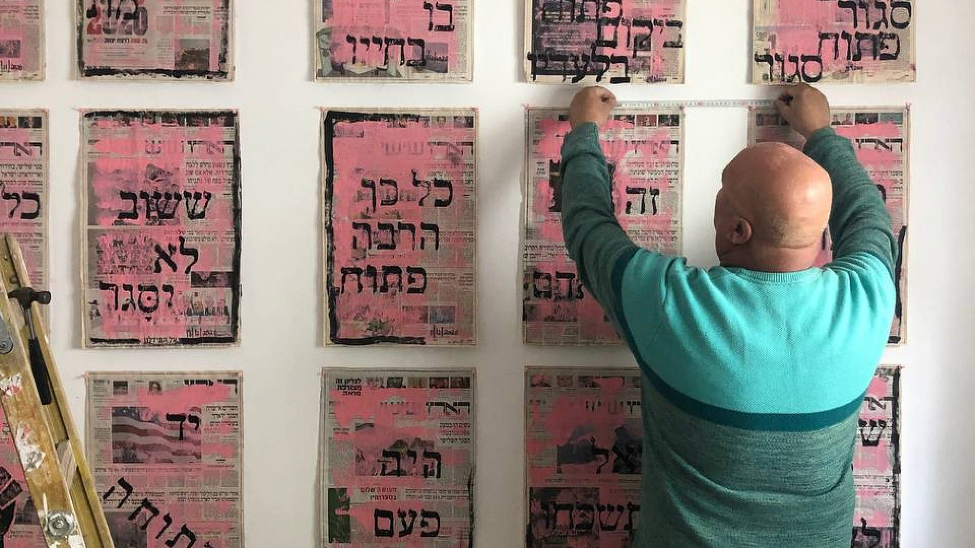 מיכאל בן אבו. צילום: שירז ריינר. מתוך תערוכת הבזק ברחוב בלוך מיכאל בן אבו. צילום: שירז ריינר. מתוך תערוכת הבזק ברחוב בלוך