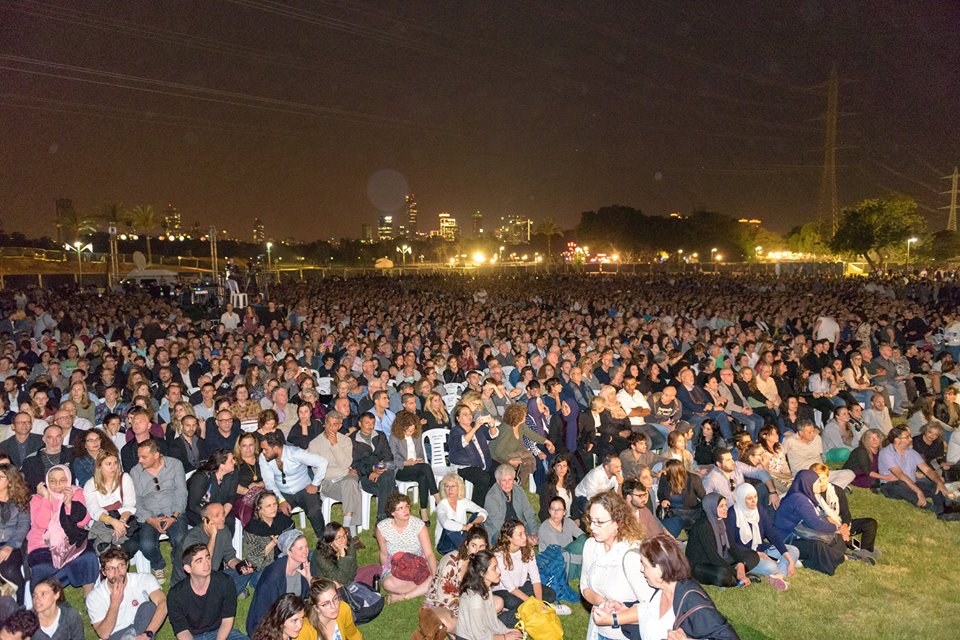 הטקס המשותף, 2023 בגני יהושע (צילום מתוך עמוד הפייסבוק "לוחמים לשלום")