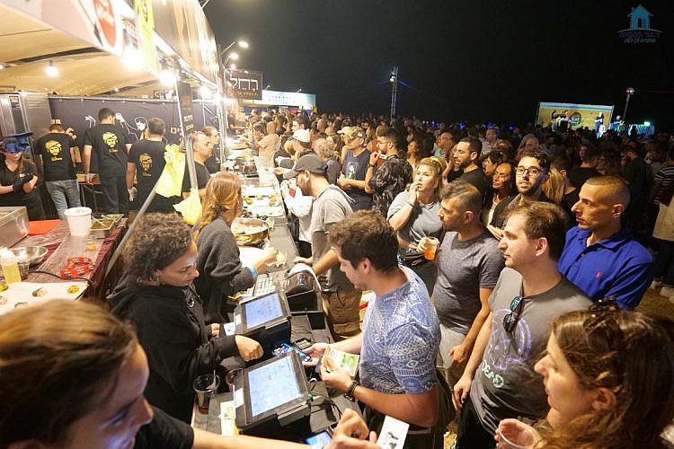 כן, אתם לא תהיו היחידים שם. פסטיבל תל אביב Eat בשנה שעברה (צילום: דודי בר סלע)
