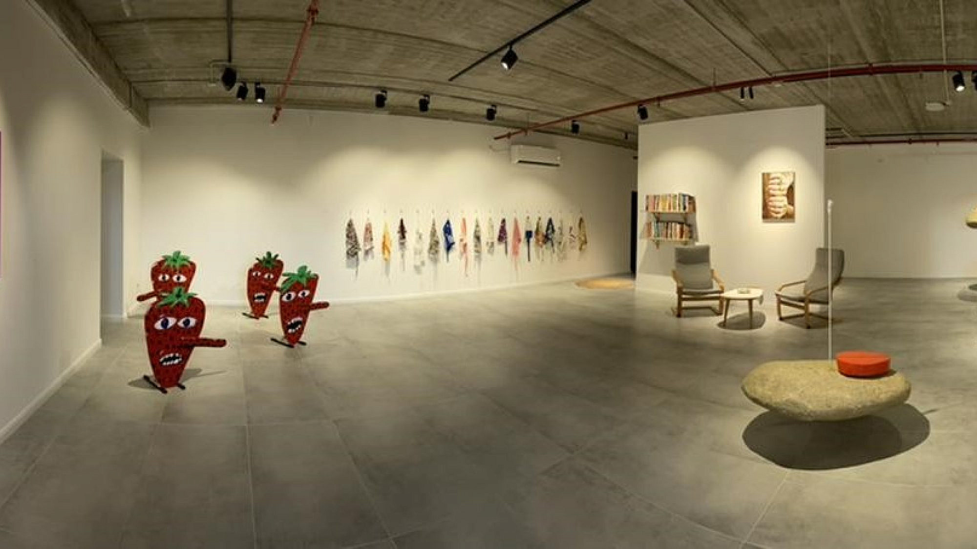 גלריה זוזו, מתוך התערוכה "הבשלנית הטובה", יולי 2022. צילום: באדיבות הגלריה